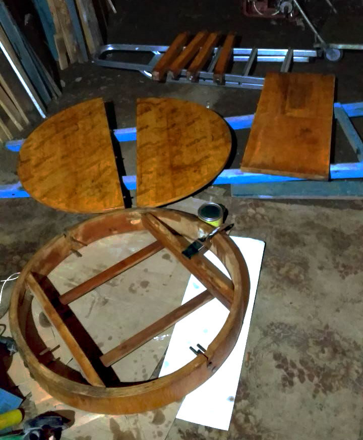 Положил сушится в гараже под навес.