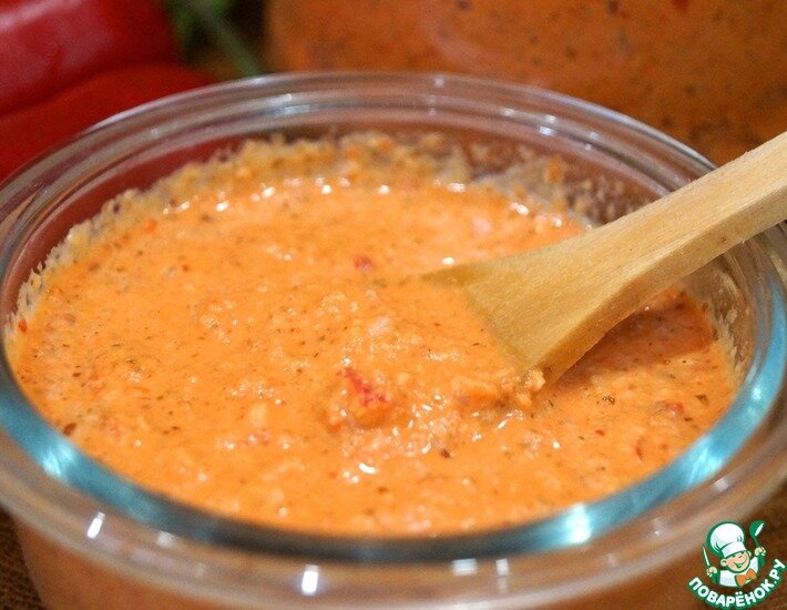 Если я вас еще не замучила своими перечными приправами, то сегодня будет еще одна - с грецкими орехами! По сути - это аджика, но по использованию - полуфабрикат, из которого получается изумительный, ароматный, изысканный соус к любому блюду. Это очень вкусно!