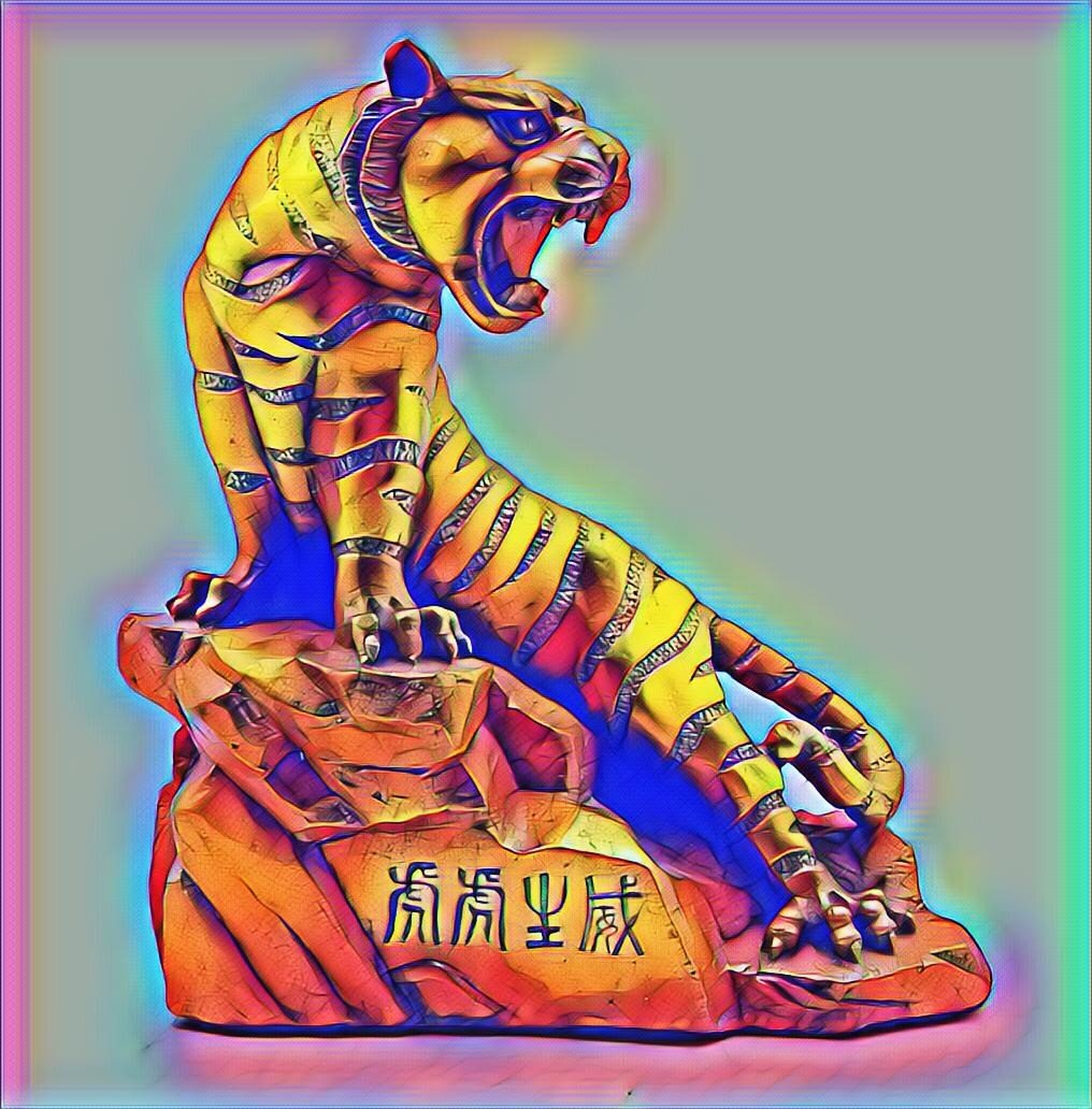 Если человек не коллекционер - не стоит дарить ему статуэтки и сувениры