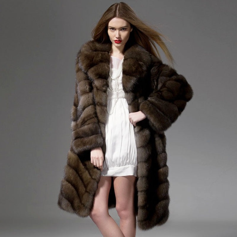 Любовнику скажи - в субботу,хочу я шубу из енота
За ласки нежные мои,скорей енота подари
Иначе будешь одиноким хоть и с карманом ты широким!
