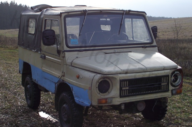 (примерно такой вид имела машина до начала всех работ, ничего особенно, просто рабочий транспорт)