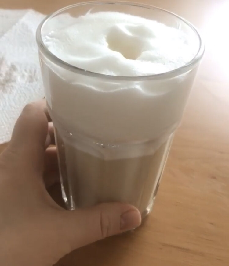 Я люблю не крепкий лате макиато. Но пью его  не часто