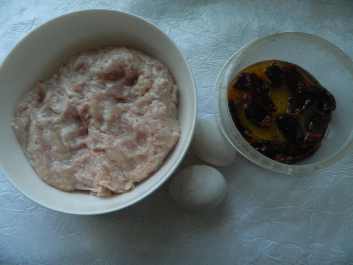 Пицца из куриного фарша с вялеными помидорами. Быстрый и простой рецепт! |  Рецепты бутербродов, закусок | Дзен