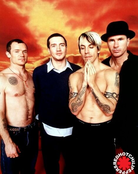 Red Hot Chilly Peppers на постере времён Californication (2000)