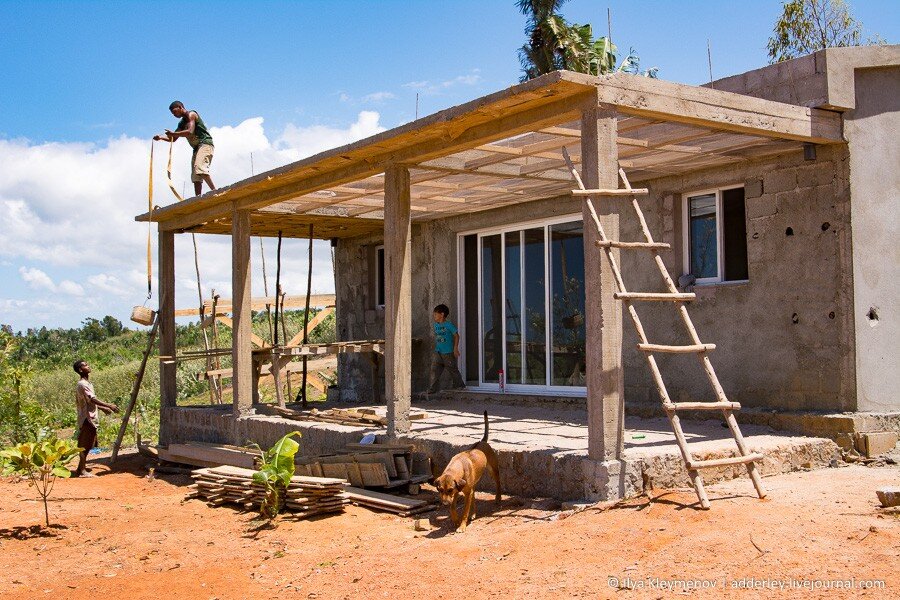 2. Как видите, бетонный каркас после снятия опалубки оказался не таким уж и страшным.

