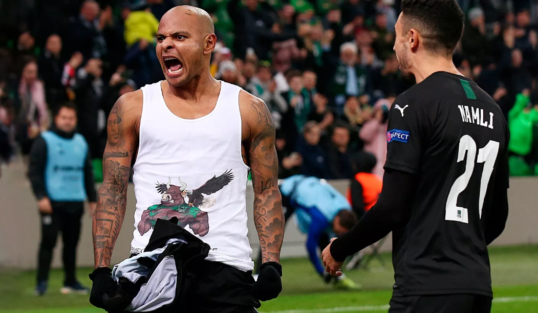 Первая ЖК для Ари, за снятую футболку.