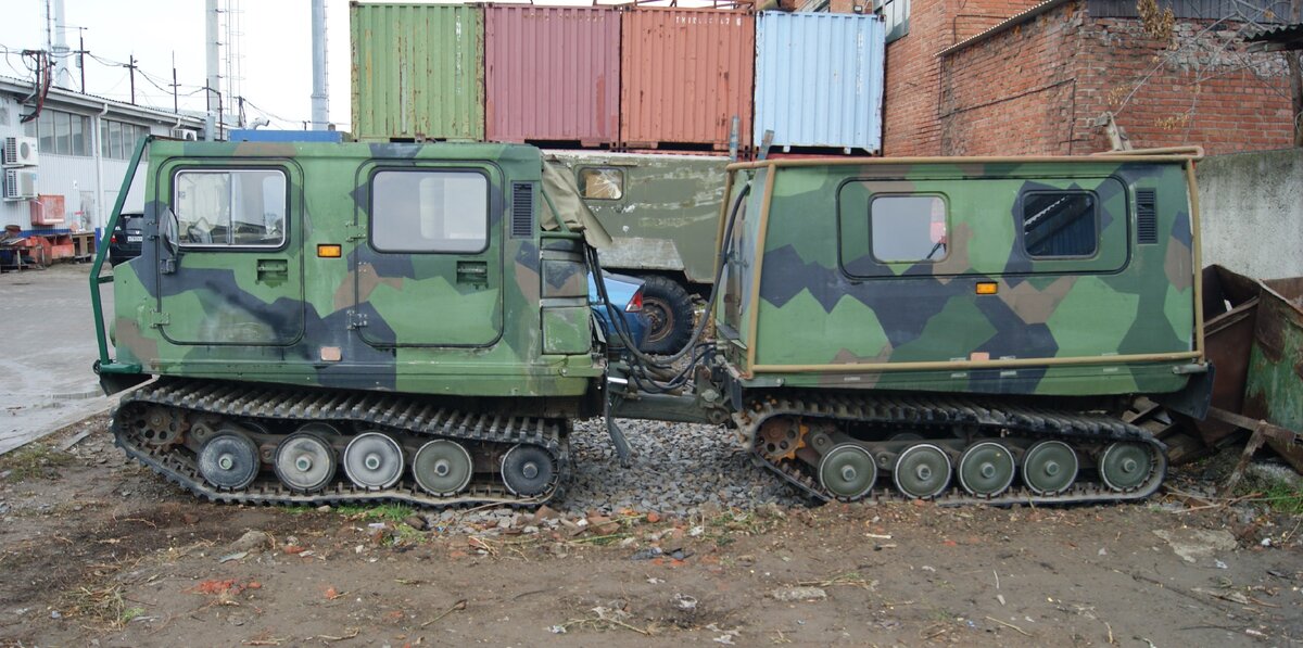 Двухсекционный гусеничный вездеход "Лось" BV-206.