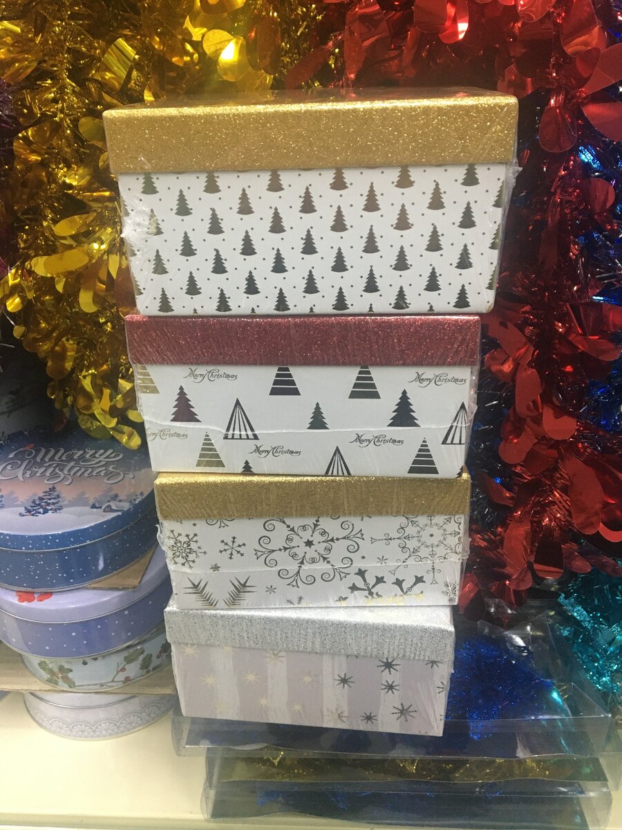 Коробка подарочная новогодняя от производителя Снежное кружево, размер 15х15х8 см