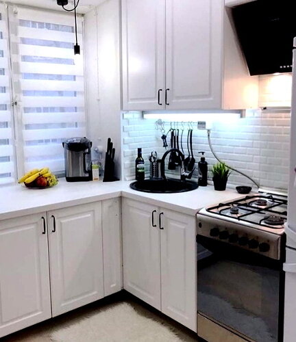 Кухня у Ксении из Ярославля получилась почти идеальная - светлая, уютная, чистая. Все бы хорошо, если бы не одно но... Источник фото instagram.com/ks_nails76/