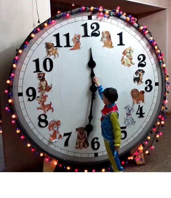 Часы во Дворце культуры