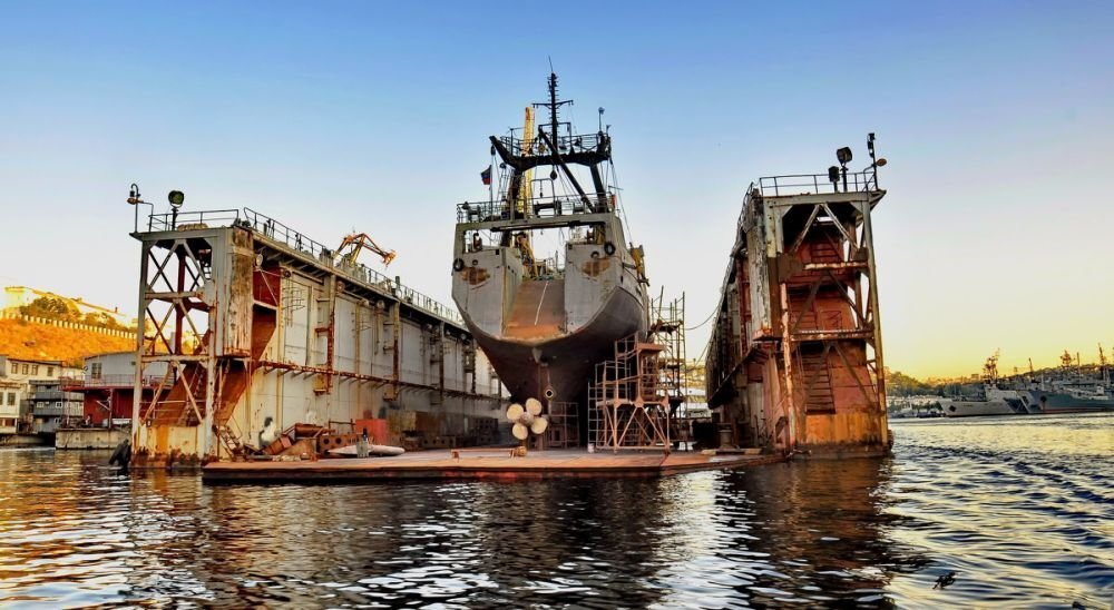 Плавучий док 13-го судоремонтного завода ЧФ. Фото: 13srz.ru.