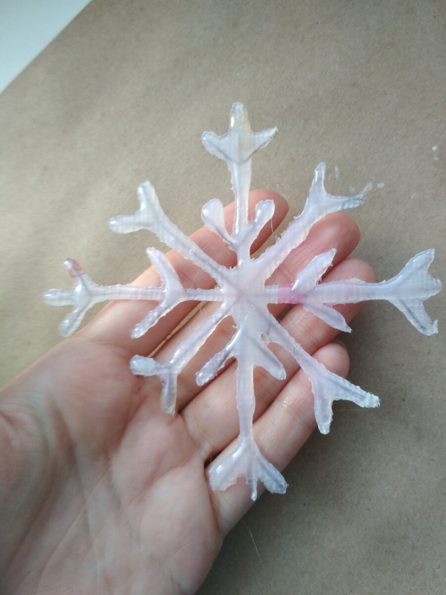 Снежинка из пластилина