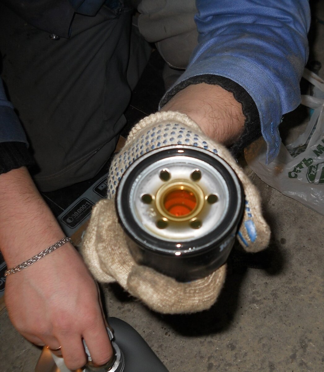 Правда ли, что если мотор "ест" масло, то не нужно его менять раз в 10 ...