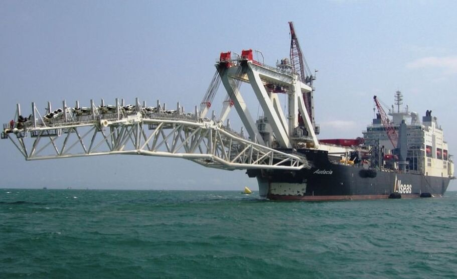 Судно-трубоукладчик фирмы AllSeas