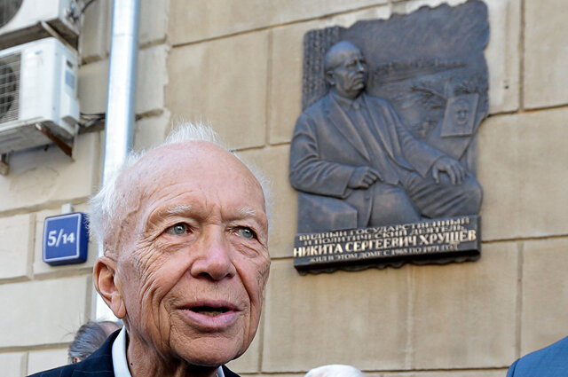 С. Хрущев. Фото с сайта РИА "Новости" (А. Денисов) - открытого бесплатного источника в Интернете.