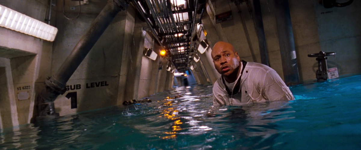 "Эй!.. Народ!.. Кто это тут так усердно полы намывает, а?!"