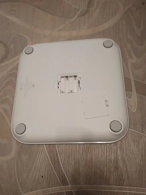 Батареек в комплекте нет.