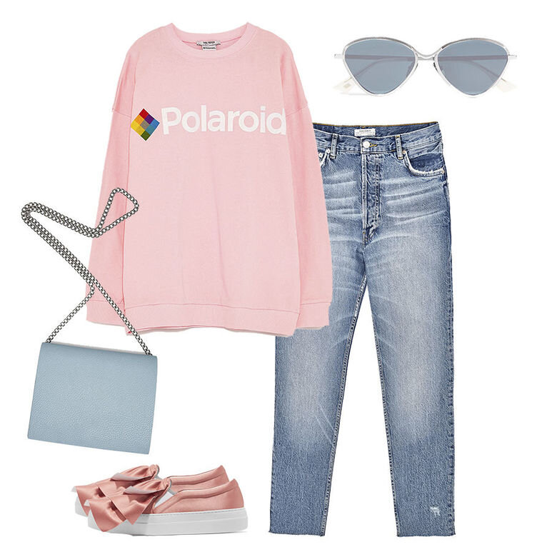 Толстовка и джинсы Zara, лоферы Joshua Sanders, сумка Pull&Bear, очки Le Specs