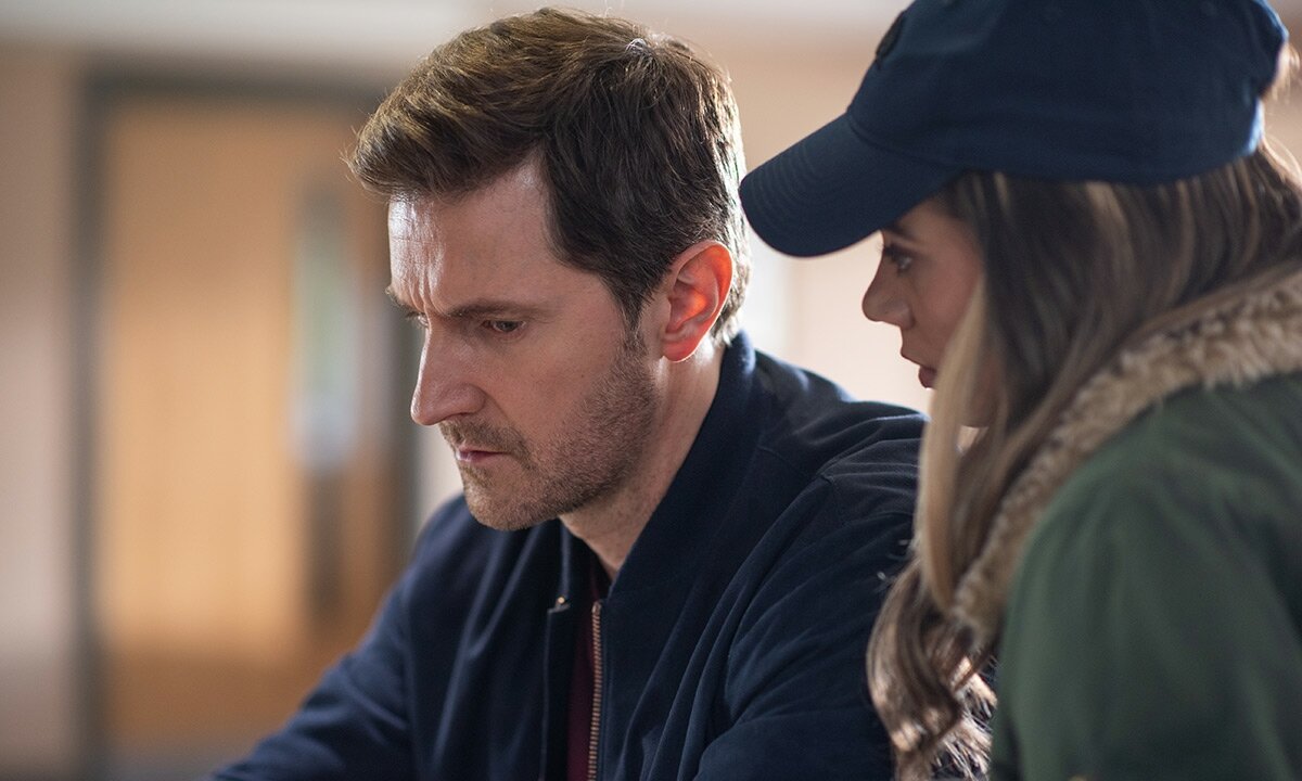 Незнакомка расскрывает тайну его супруги