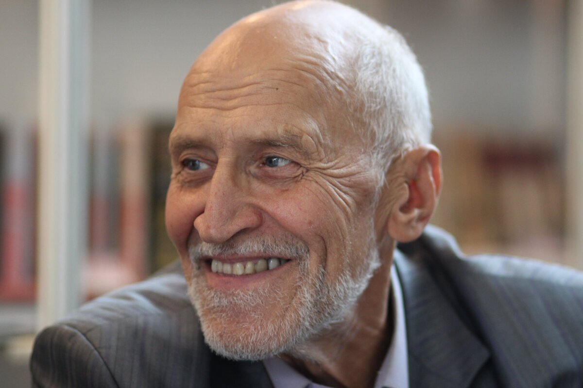 Телеведущий Николай Дроздов