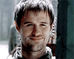 Он же: посылает воздушный поцелуй Марион