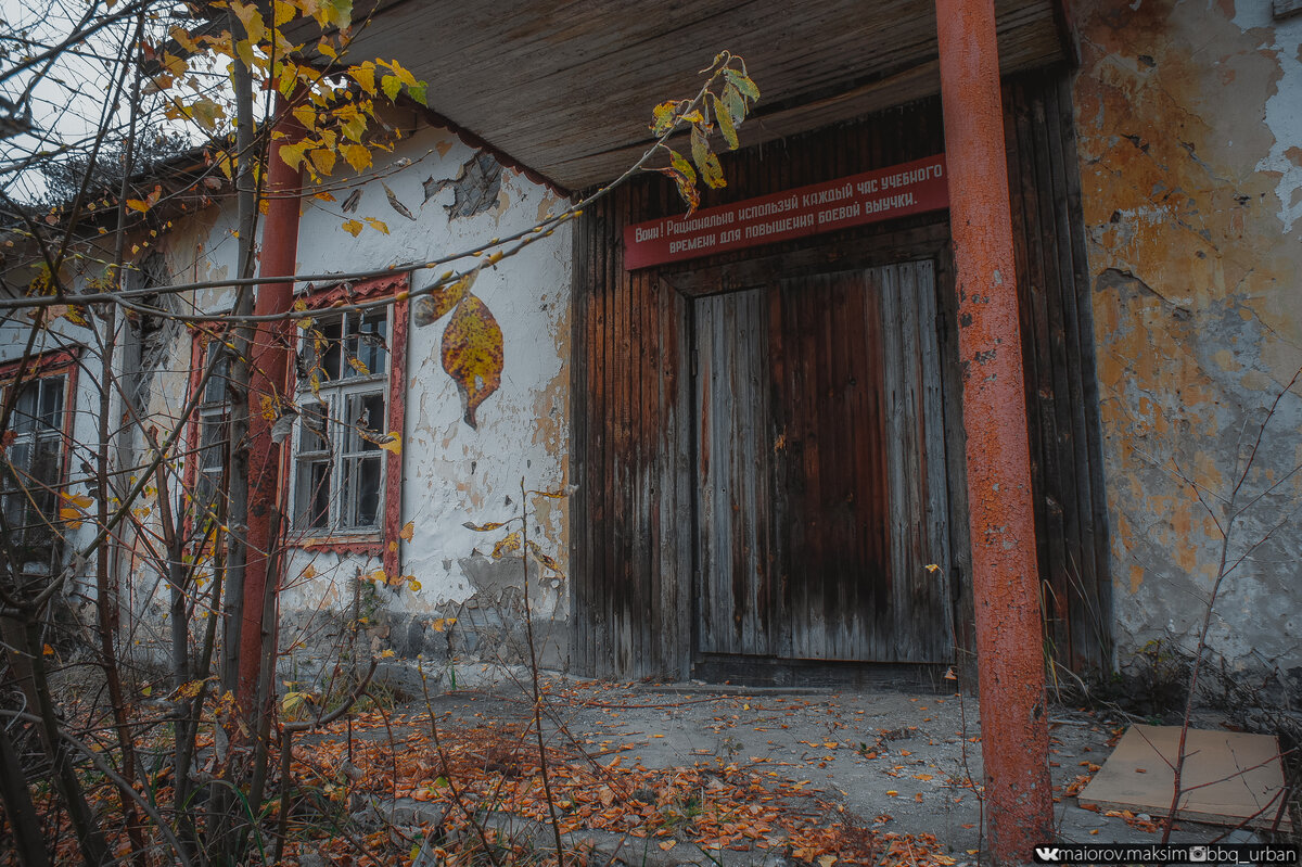 Вернулся спустя два года в военный городок. Полная разруха, украли даже «Ракеты С-25 Беркут»!