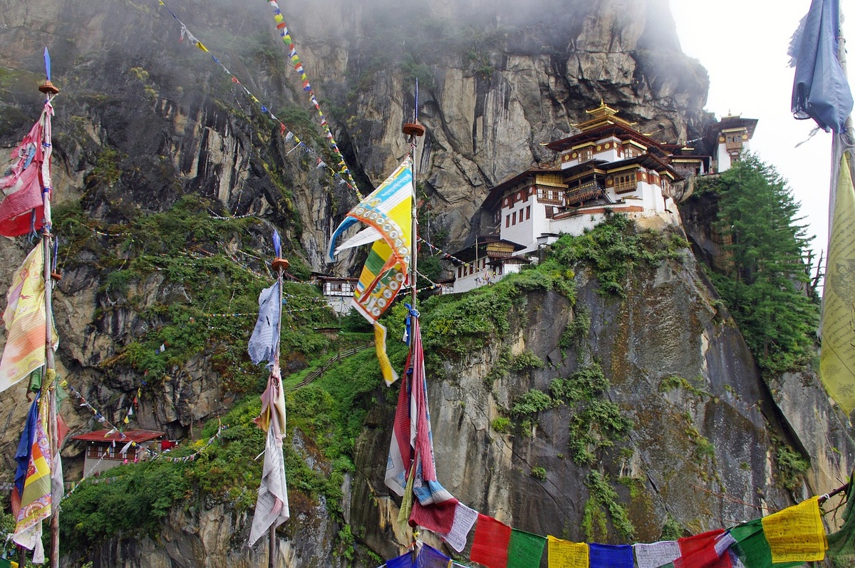 Бутан. Буддистский  монастырь Tiger Nest