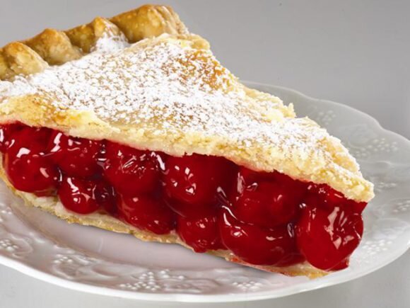 Простой пирог с вишней на 8-е марта