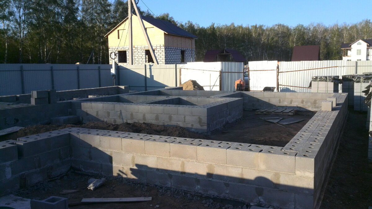 Цоколя высотой 60 сантиметров думаю хватит