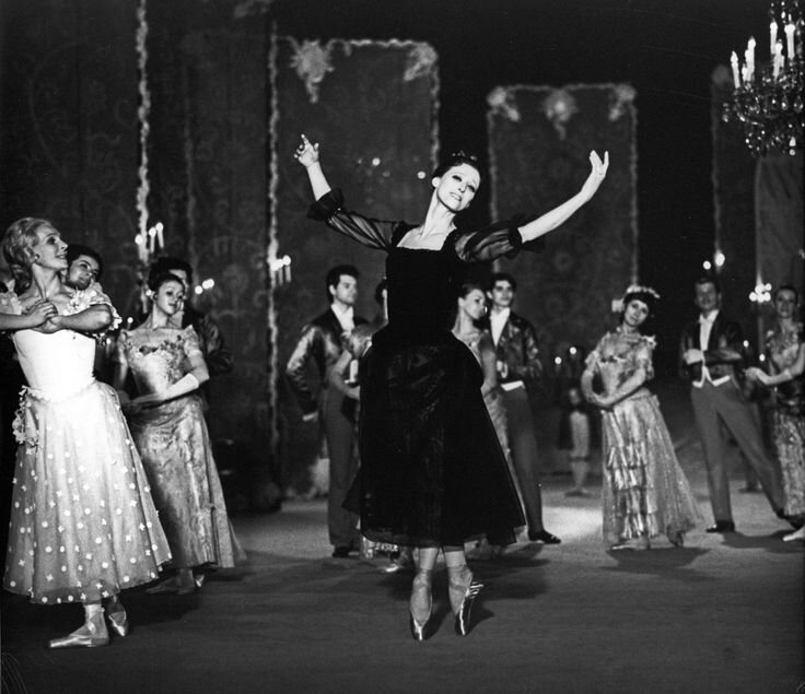 Танцующая фея - Анна Плисецкая в волнующем наряде