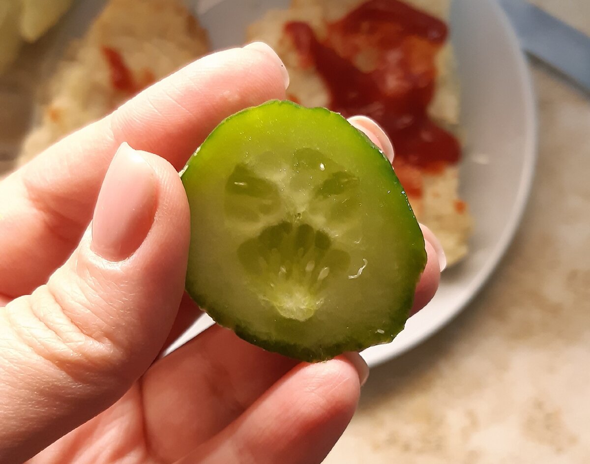 Враждебно настроенный огурчик