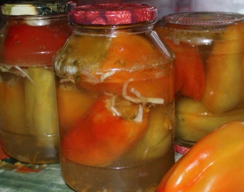 Перец болгарский
Капуста белокочанная / Капустa
Морковь (2-3 шт.)
Лук репчатый (1-2 шт.)
Зелень (Петрушка,укроп)
Чеснок
Вода (для маринада) — 1 л
Масло растительное (для маринада) — 200 г
Сахар (для маринада) — 200 г
Соль (для маринада) — 1 ст. л.
Мед (2-3 ст.л.,для маринада)
Уксус (6% ,200 г.(для маринада))