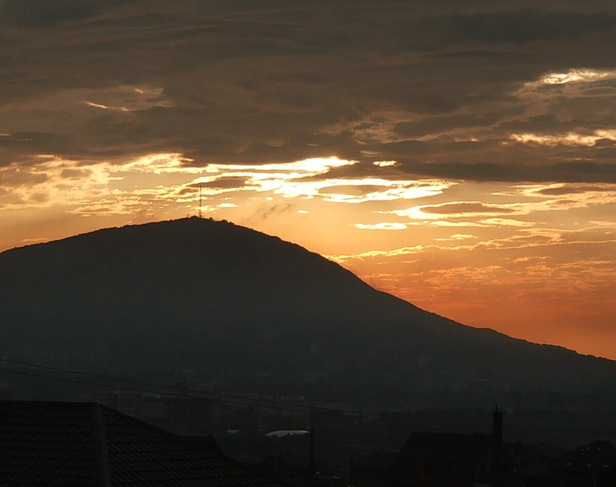 Красавец Машук на рассвете