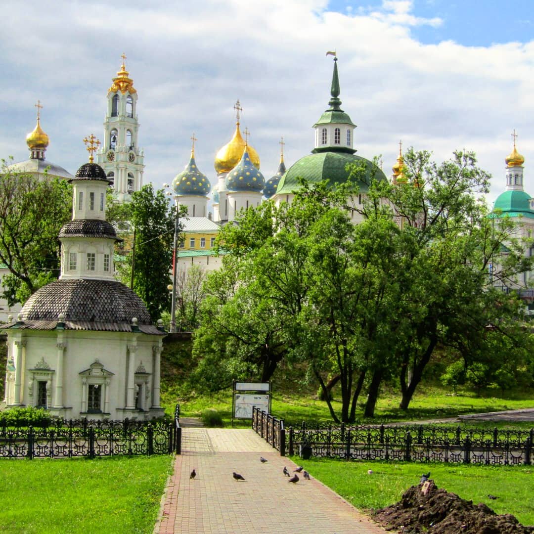 Куда поехать из Москвы на один день: Сергиев Посад (и первое кафе после  карантина) | Meeuw | Дзен