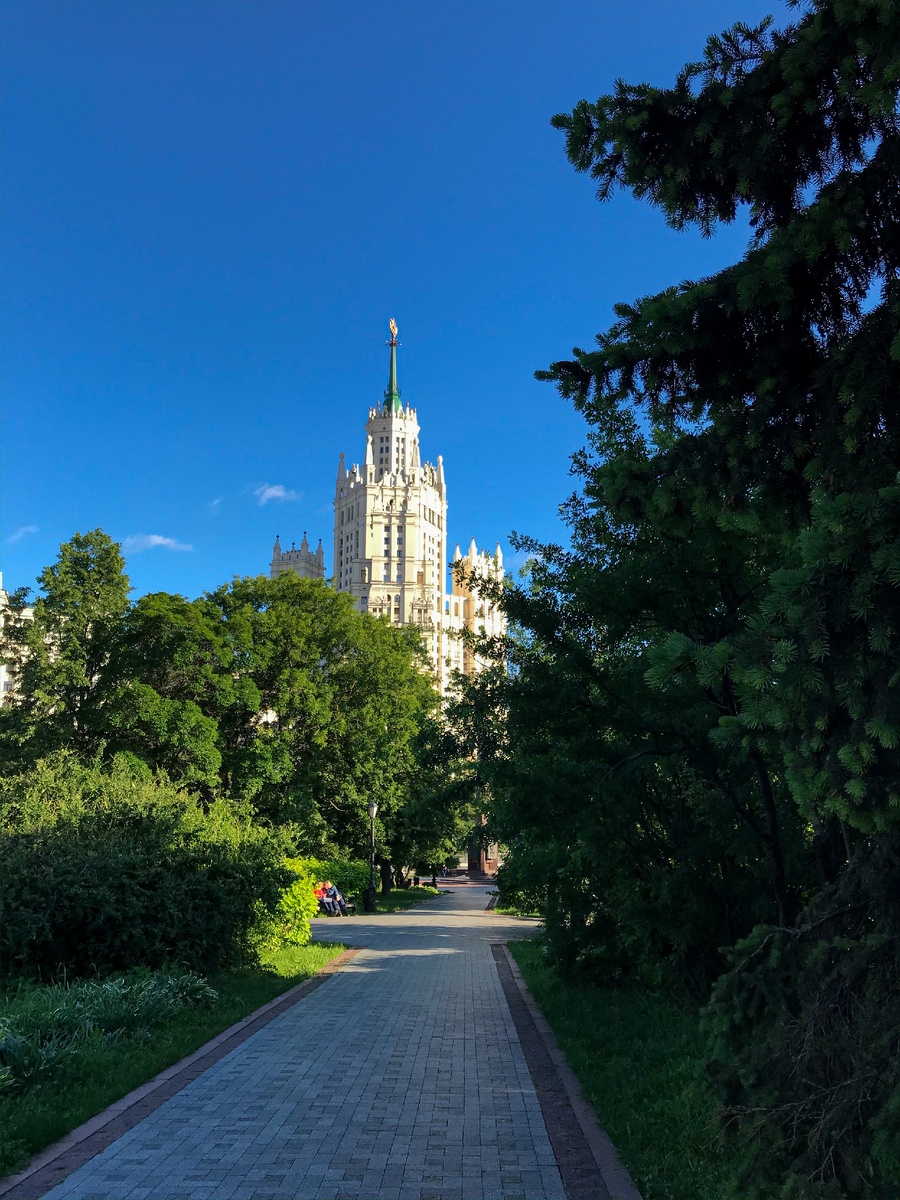 Жилой дом на Котельнической набережной. 13.06.2020