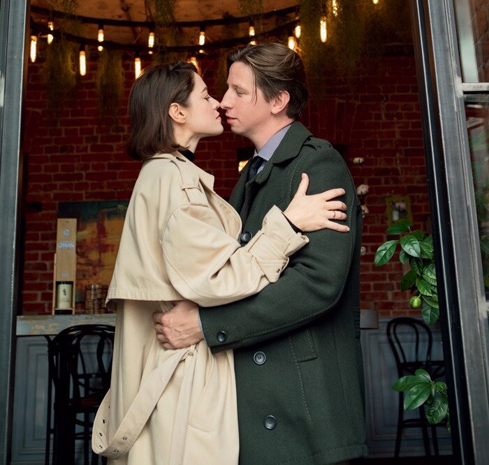 "МЫ ОБА СОСТОЯЛИ В ОТНОШЕНИЯХ, ПРАВДА, У ОБОИХ ОНИ БЫЛИ В КРИЗИСЕ. МОЯ ДЕВУШКА ЖИЛА В МОСКВЕ, БЕЖАЛА ТУДА ОТ МОЕЙ МОРАЛЬНОЙ ТИРАНИИ"