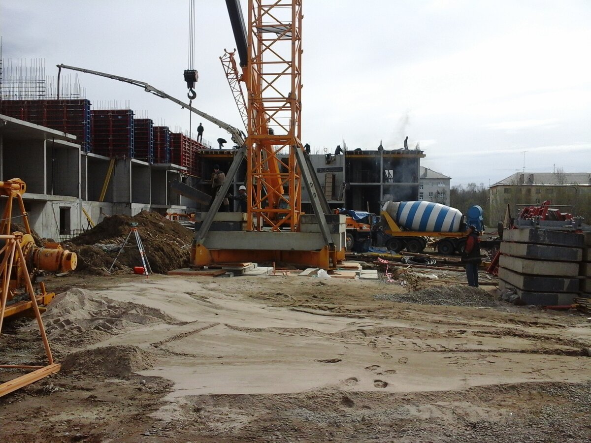 Ковдор, Мурманская область. Кран FM Gru TLX1355