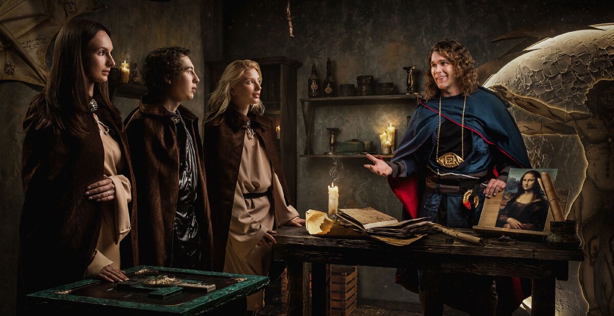 Много загадок за собой оставил мастер...