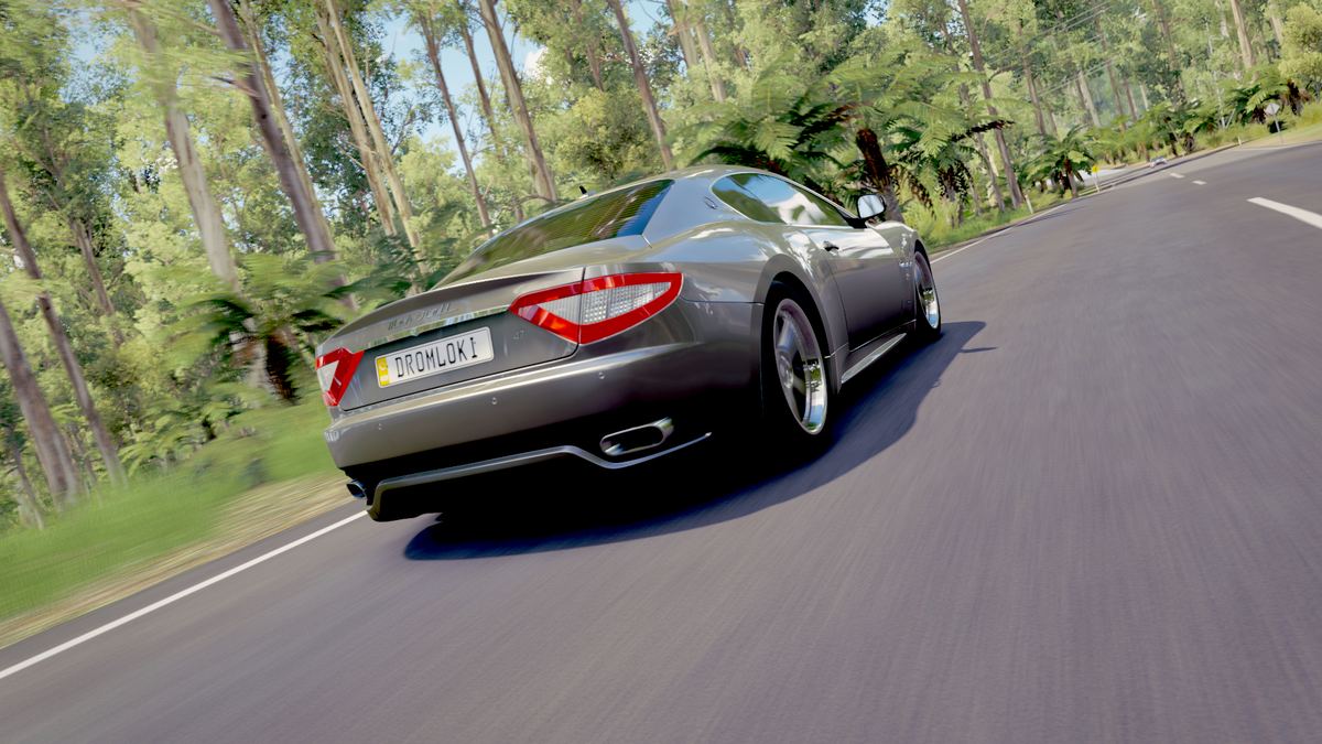 Мощность двигателя440л,с