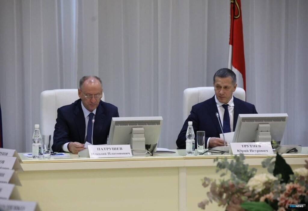 Секретарь Совбеза Николай ПАТРУШЕВ и вице-премьер — полпред президента на Дальнем Востоке Юрий ТРУТНЕВ. Фото пресс-службы полпредства
