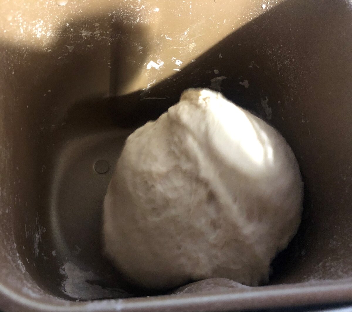 Фото в движении! Вот так выглядит колобок который легко отлипает от стенок, в процессе перемешивания