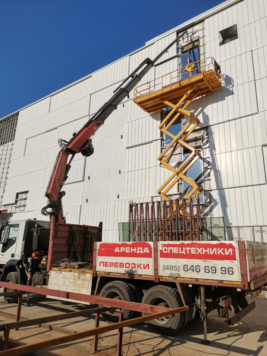 Выполнение фасадных работ с помощью манипулятора