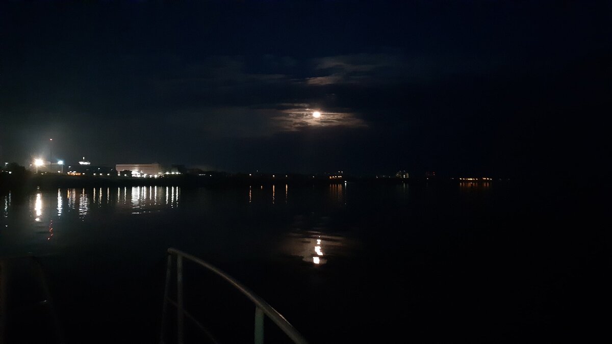 Ночной Томск, вид с реки.