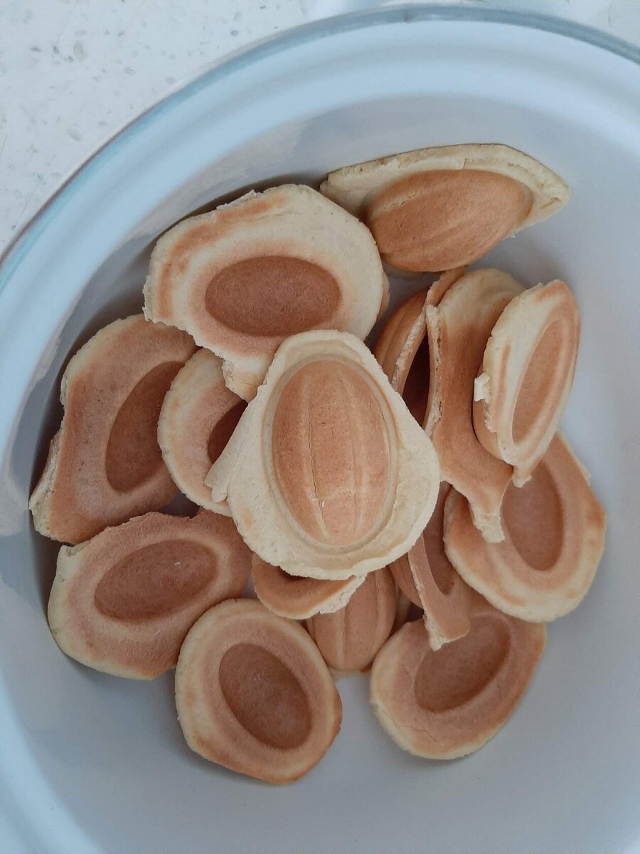 Орешки , уже отделенные друг от друга