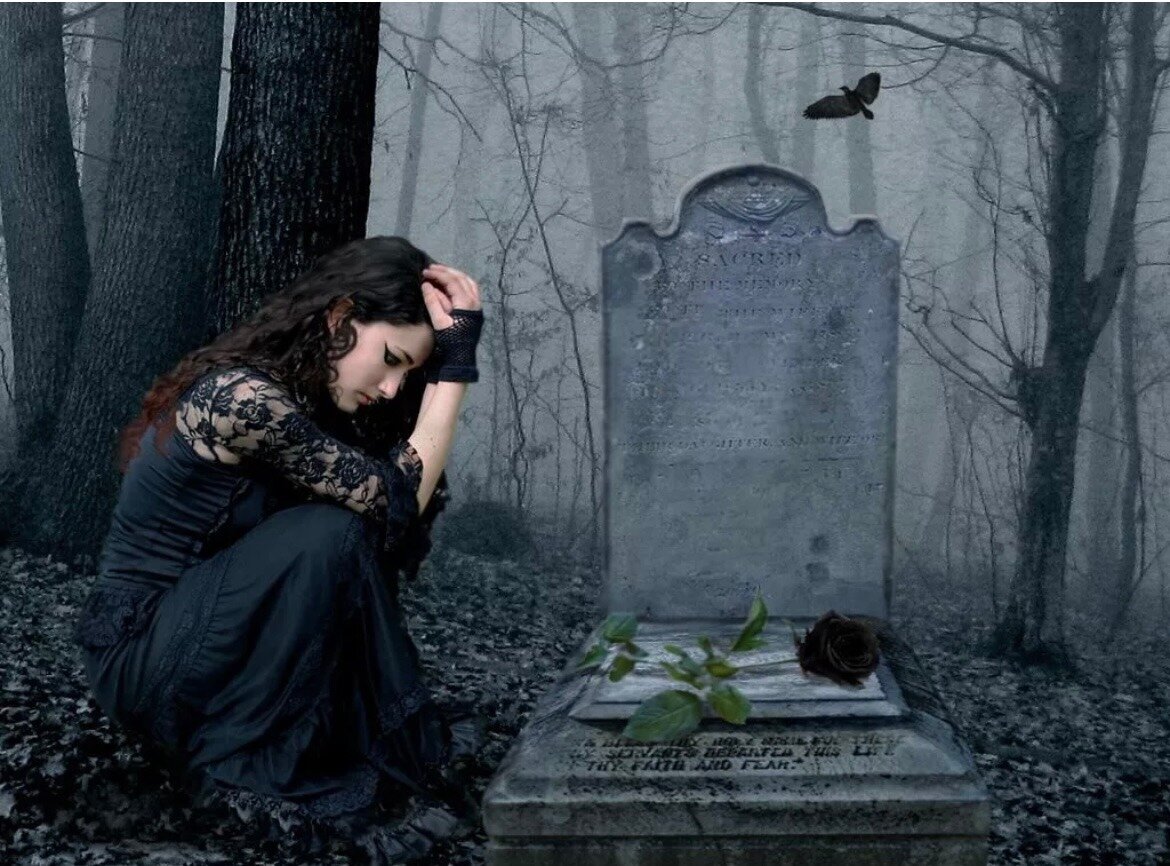 Несчастье настоящий. Девушка плачет на кладбище. Девушка на могиле любимого.