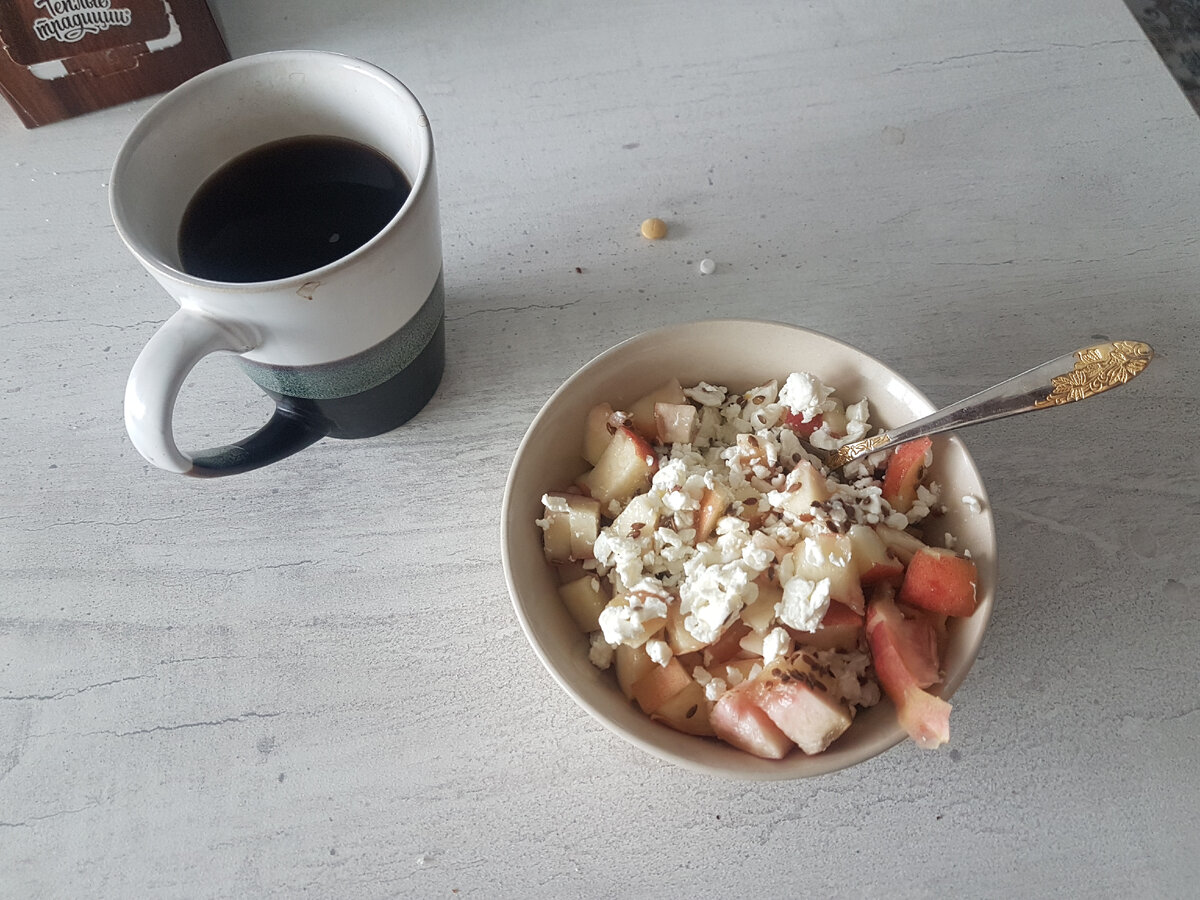 Цикорий, творог с персиком, семена льна и мед