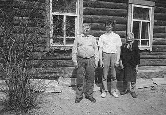 1970-е годы, Соловьёвка, Гладышко Александр Фёдорович с женой Марией Ивановной и сыном Сергеем