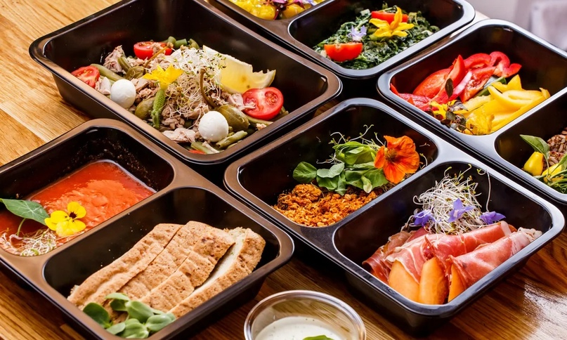 Всё больше популярности набирает обороты способ заказа правильного питания в специальных фирмах. Дороговастенько, но правильно, сбалансированно, вкусно и качественно.