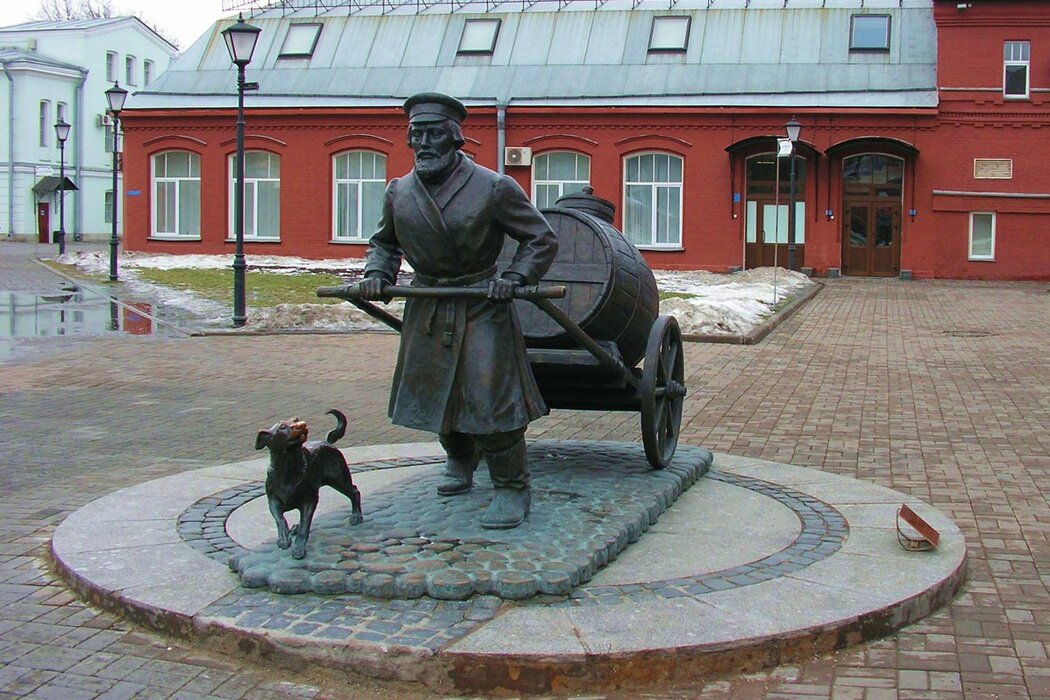 Памятник петербургскому водовозу на Шпалерной улице. Скульптор Сергей Дмитриев.