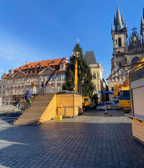 Демонтаж торговых палаток на Староместской площади